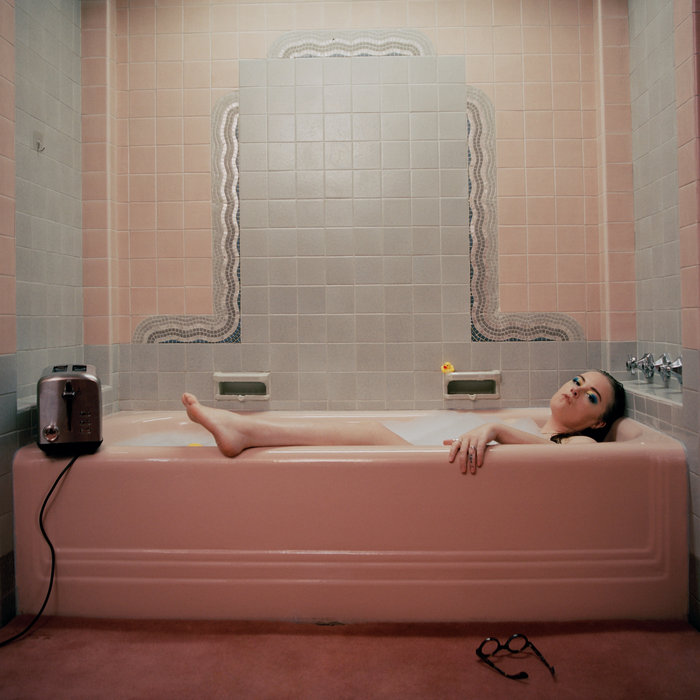 Emma-Jean Thackray – It’s Okay (feat. Kassa Overall)