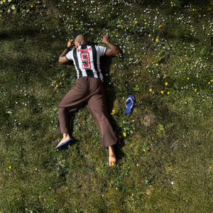 Bronka – Tira a camisa na garagem w/ idontcare